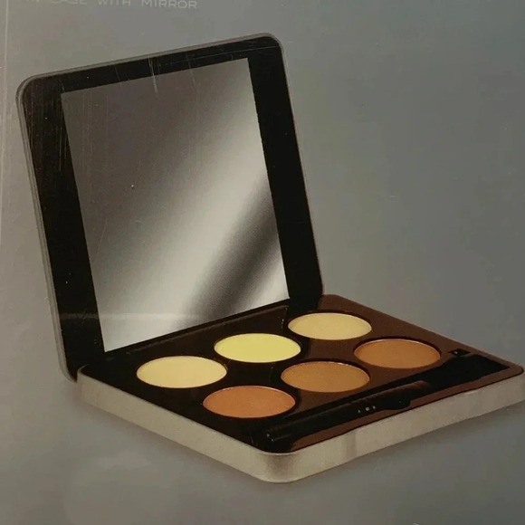 Makeover Essentials Face Contour Pallet Kit 6 Colors with Mirror New - Picture 1 of 6